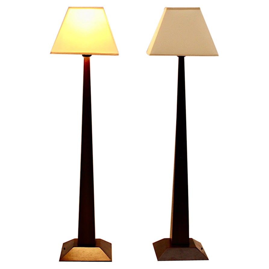 Modernes Paar Obelisk-Tischlampen, Vintage, braune Buche, weißer Stoff, Frankreich, 1980er Jahre im Angebot