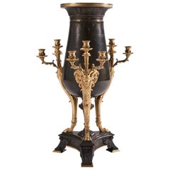 Impressionnant centre de table à neuf lumières en bronze de style néo-grec du 19ème siècle français