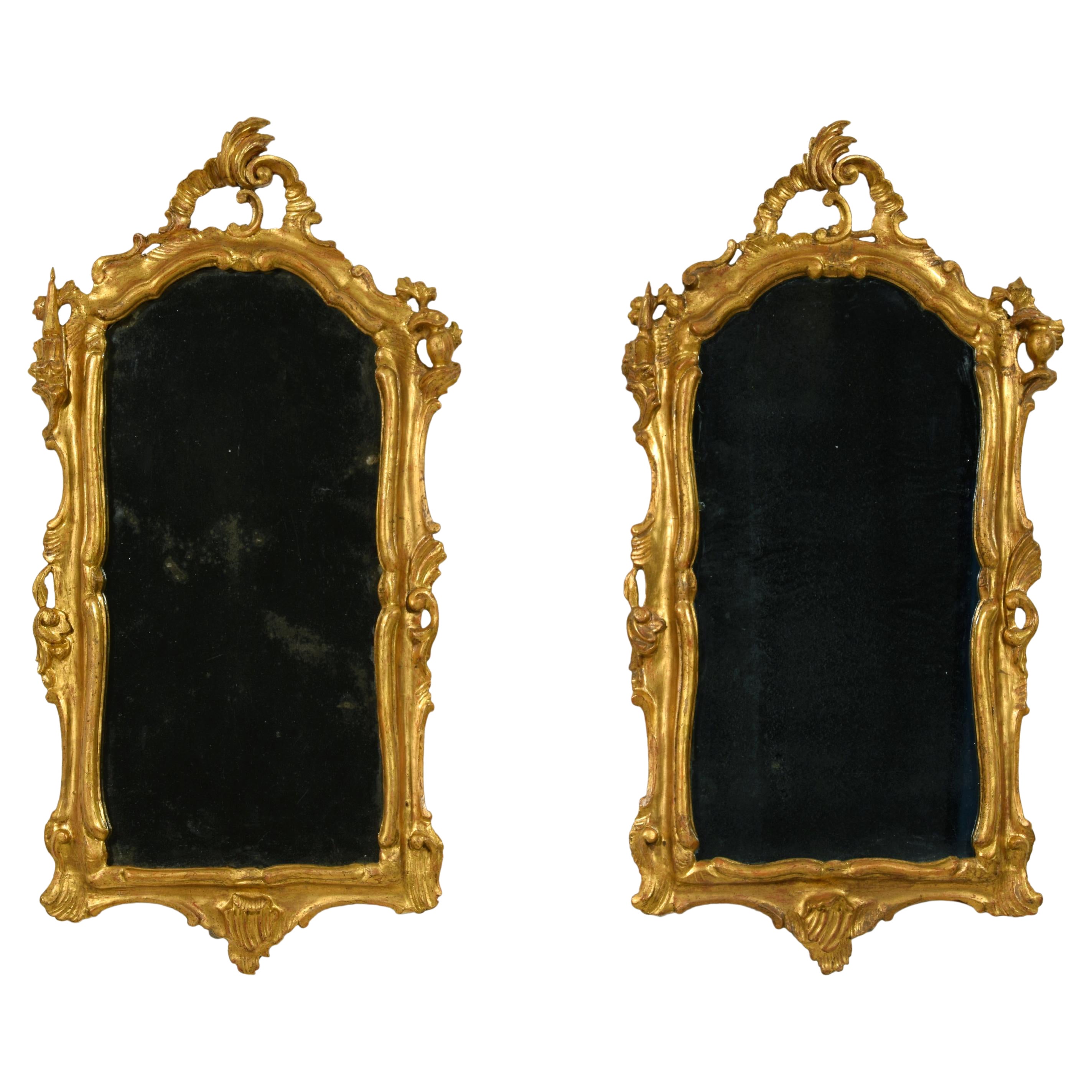 18th Century, Pair of Venetian Louis XV Carved and Gilt Wood Mirrors For Sale