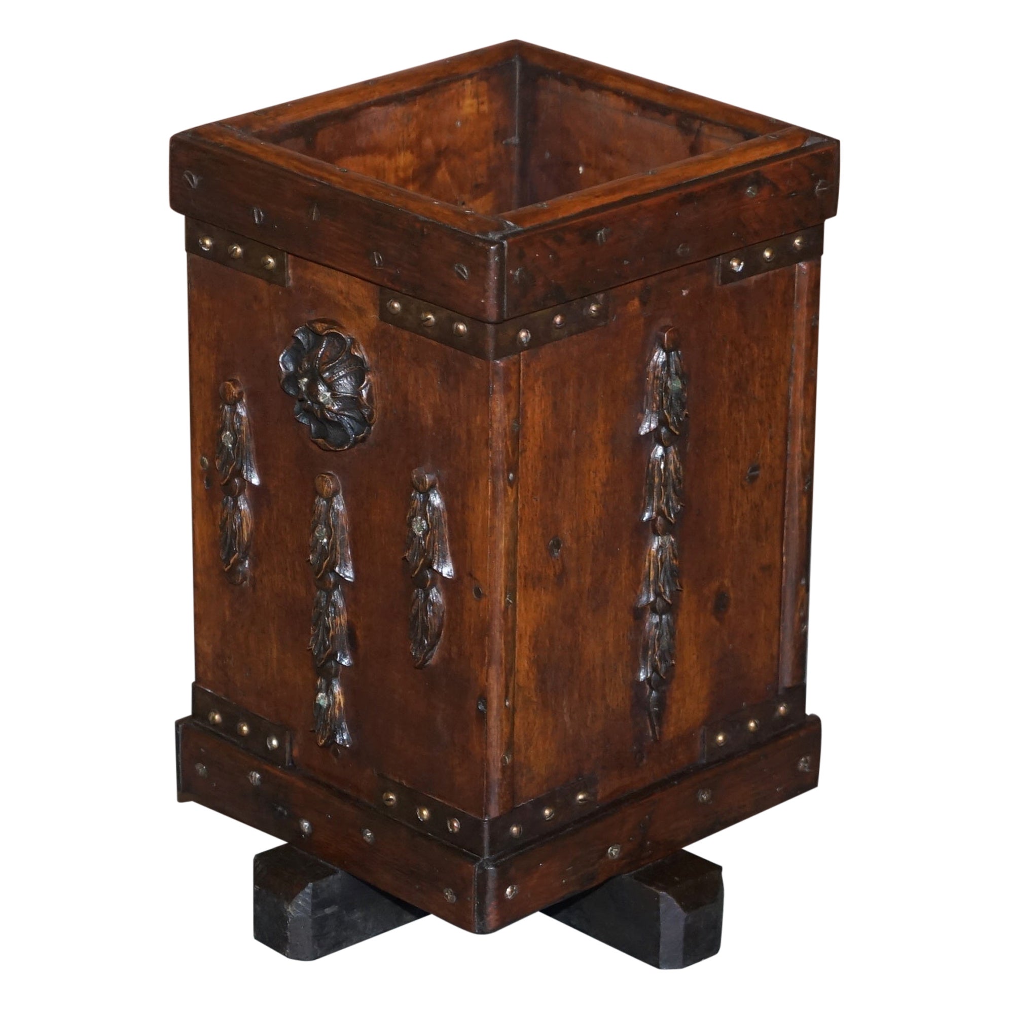 Lovely Hand Carved Circa 1880 English Oak Wastepaper Bin Nice and Decorative For Sale