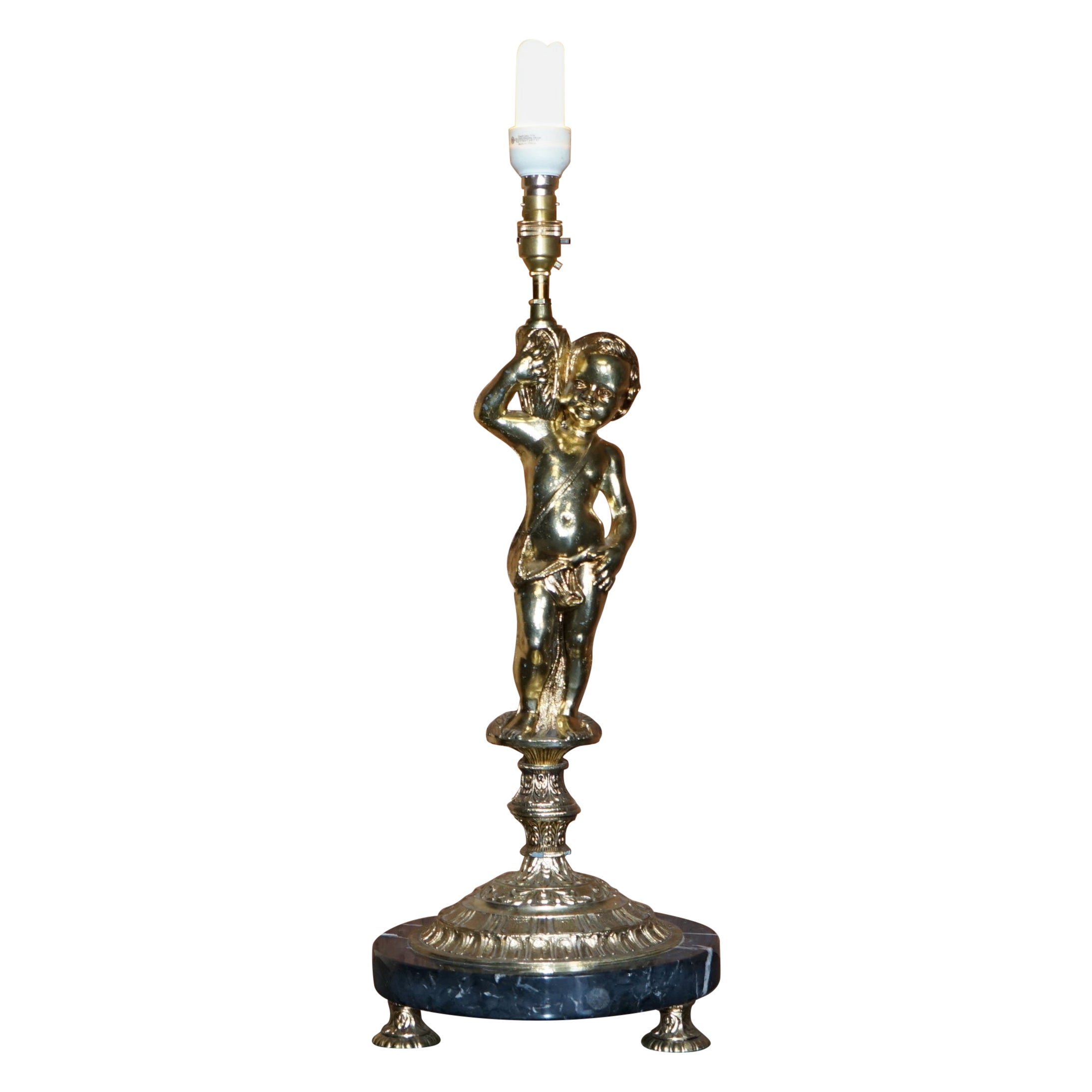 Ravissante lampe de grande taille en marbre et laiton des années 1940 avec chérubin et ange de putti