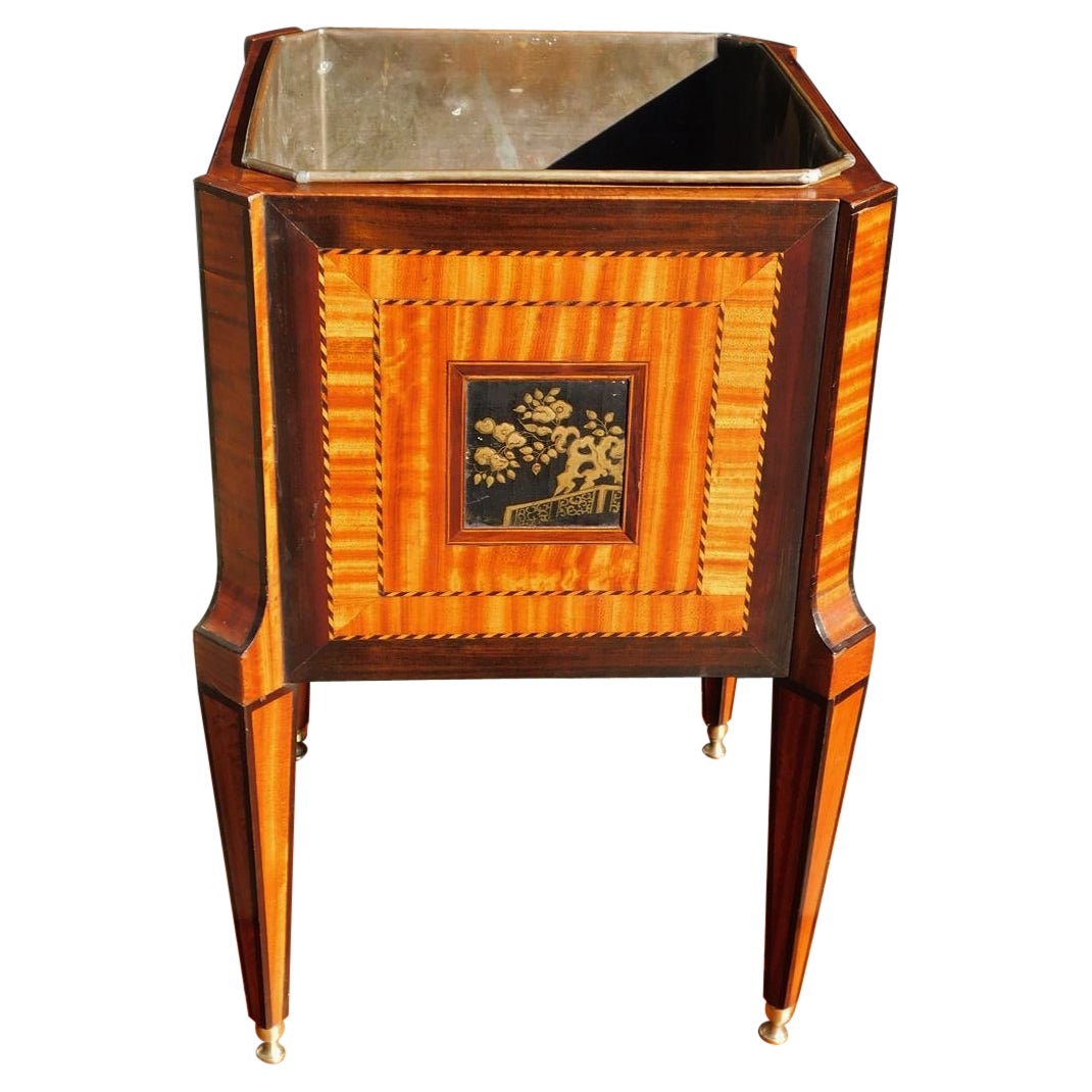 English Regency Mahogany and Satinwood Cellarette with Orig. Brass Liner C. 1810 For Sale