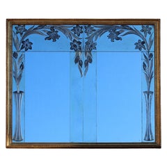 Miroir décoratif français 1930 avec gravures dans un cadre floral argenté en or