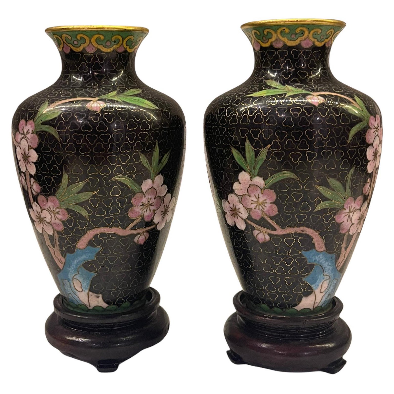 Pair of Early 20th Century 'Republic Period' Chinese Urn Vases For Sale