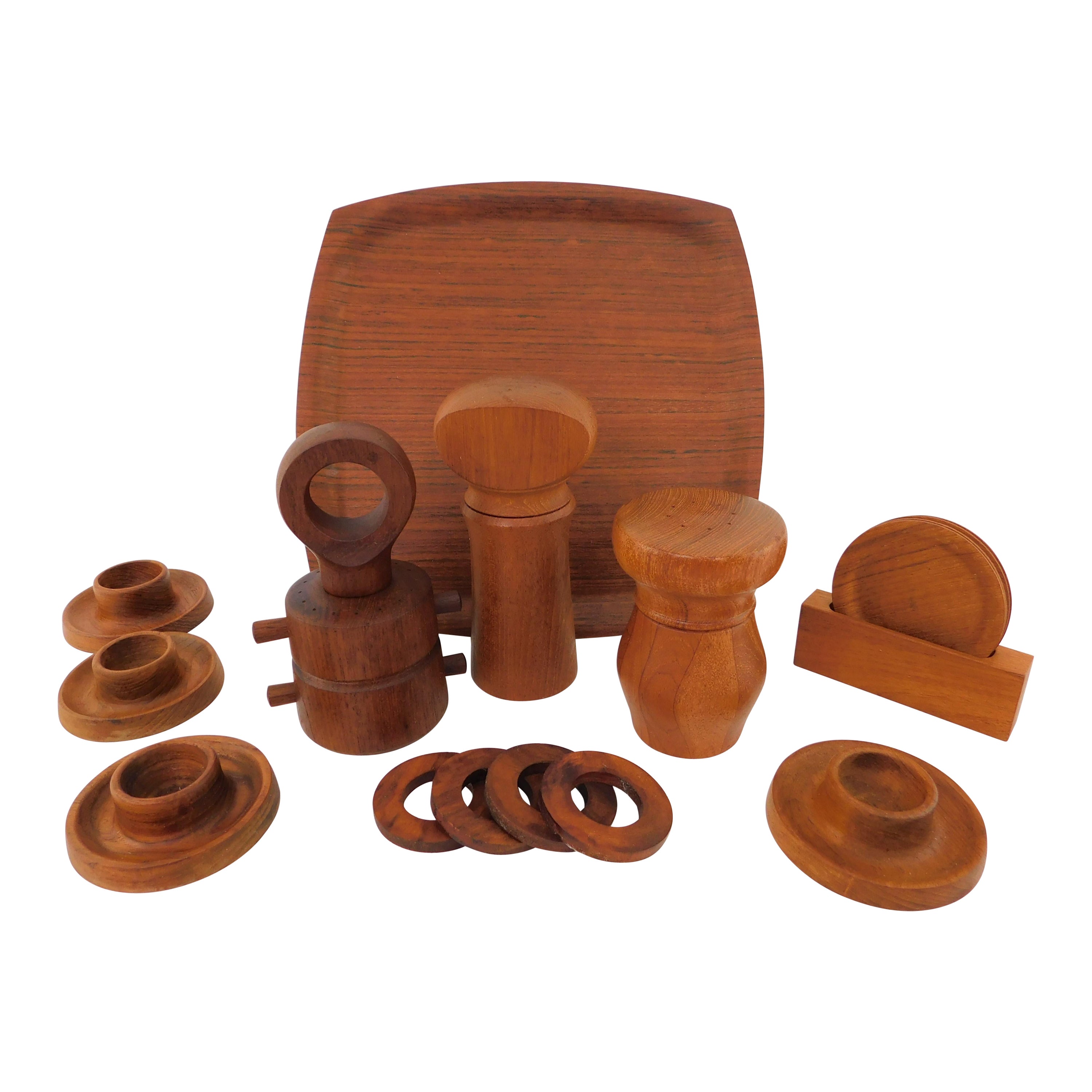 Dänisches Sechzehnteiliges Set aus Teakholz mit drei Pfeffermühlen, Mid-Century Modern im Angebot