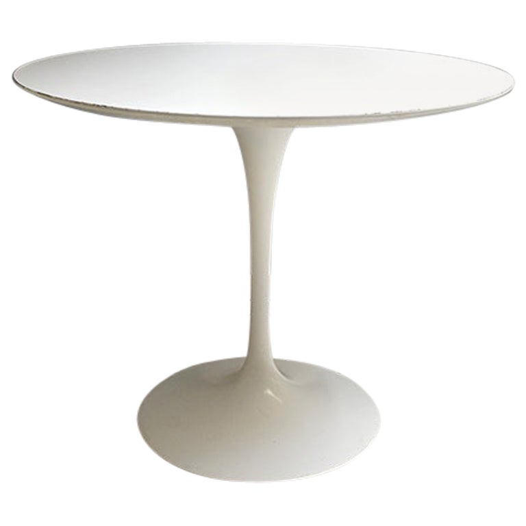 1970, Tulip Round White Table by Knoll International Designed by Eero Saarinen