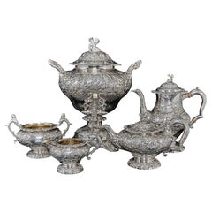 Außergewöhnliches georgianisches fünfteiliges Tee- und Kaffeeservice aus Silber