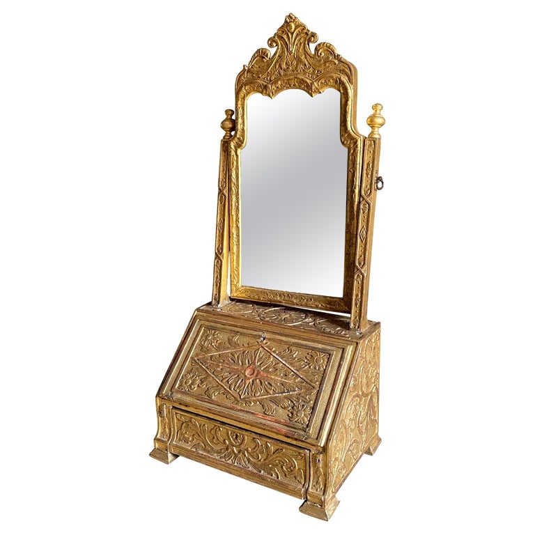 Très rare miroir de coiffeuse en gesso doré sculpté, vers 1710-1720 en vente