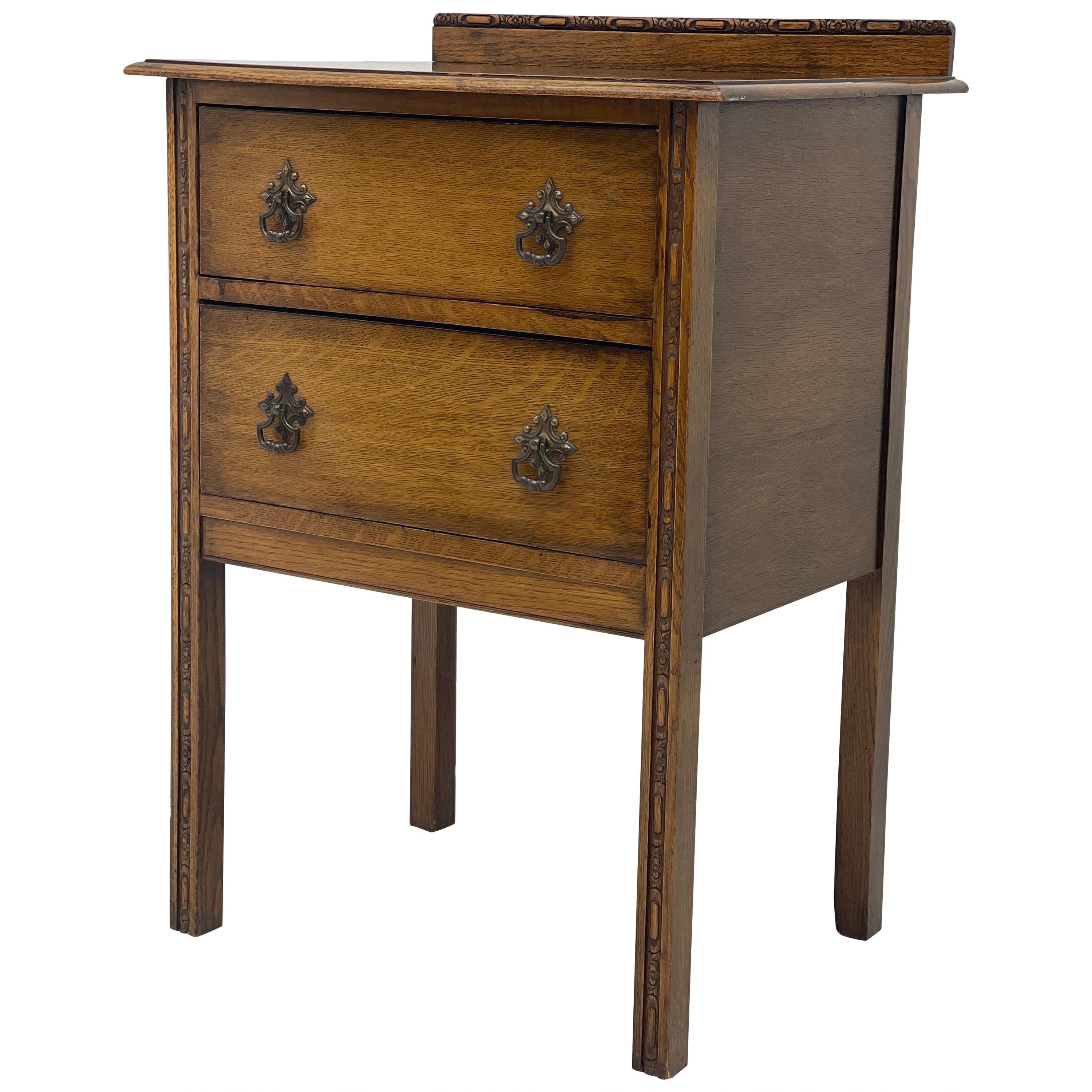 Vintage Early American Oak Accent Table or Endtable with Drawers For Sale