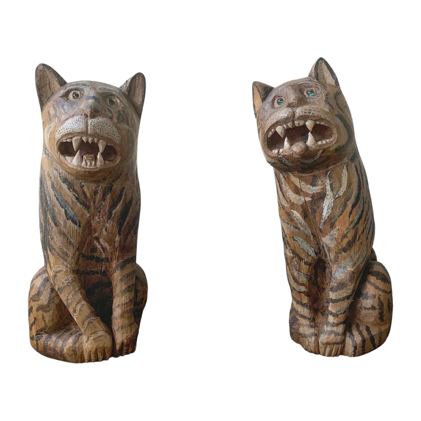 Paire de sculptures / statues de tigre vintage fabriquées à la main de Java, Indonésie  en vente