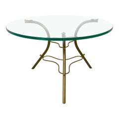 Table basse ronde italienne du milieu du siècle dernier avec base routière irrégulière en laiton, années 1950