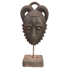 Masque en céramique attribué à Jaque Sagan, Vallauris, France, années 1960