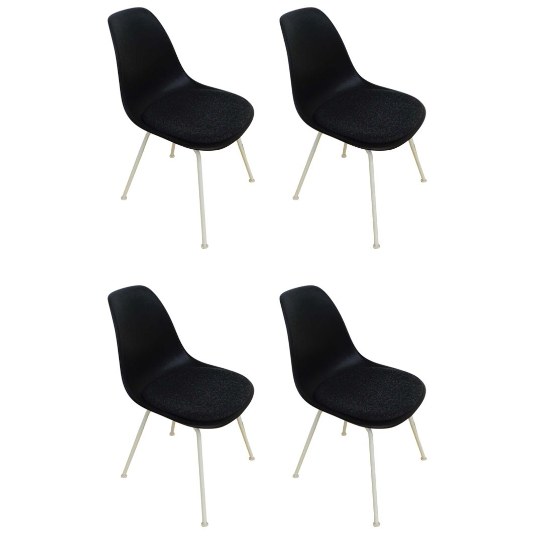 Set of 4 Signed Eames Herman Miller Shell Chairs For Sale
