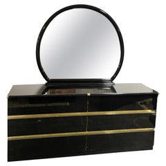 Commode laquée avec miroir