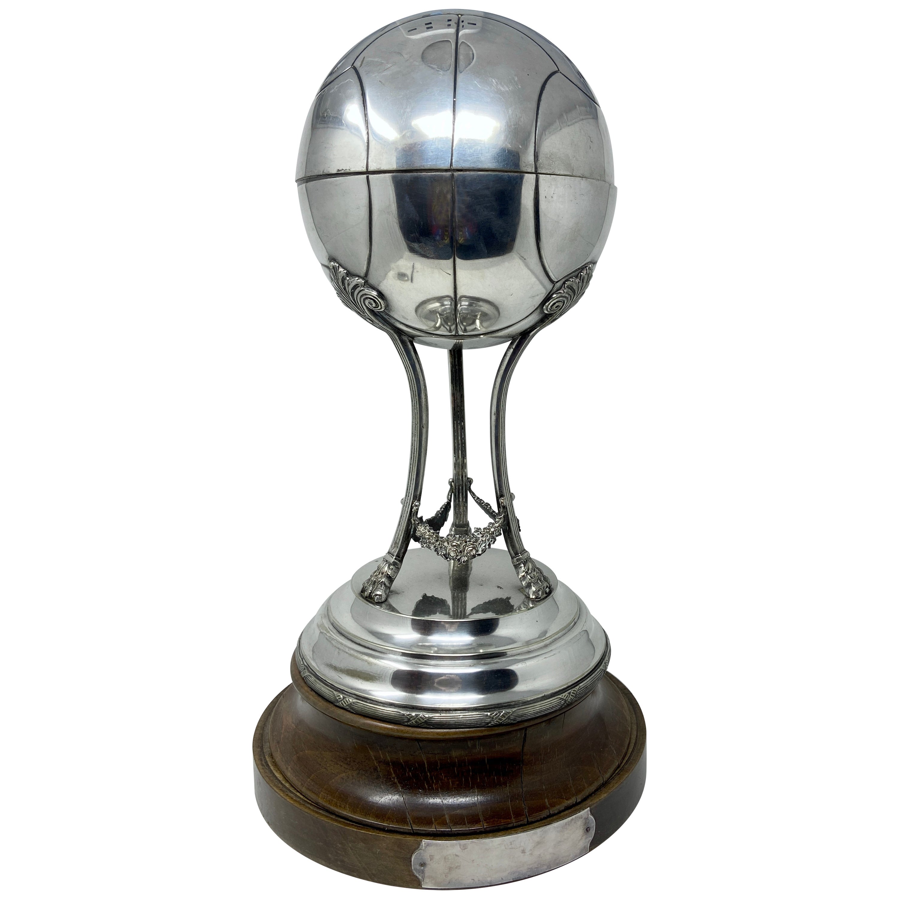 Trophée de football anglais ancien en métal argenté en vente