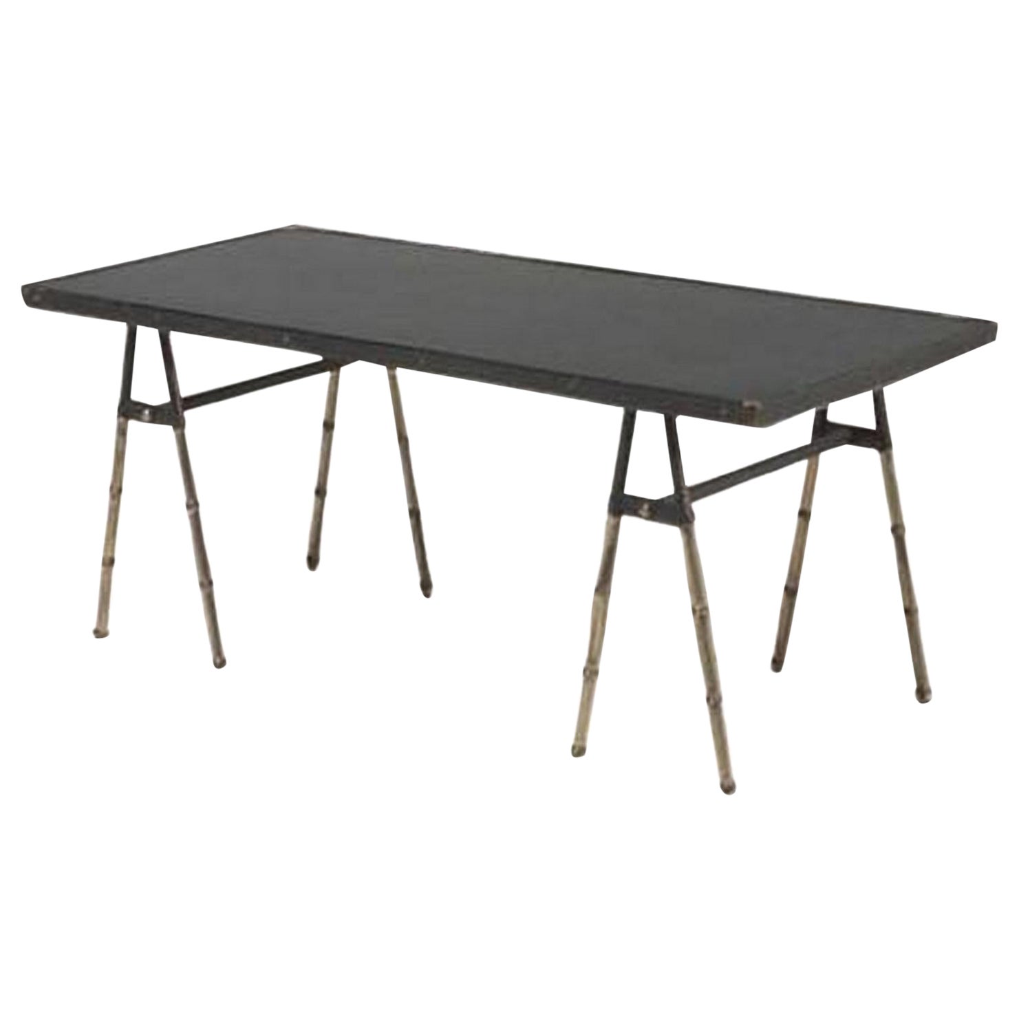 Table basse en cuir cousu et laiton de style moderne du milieu du siècle dernier par Jacques Adnet
