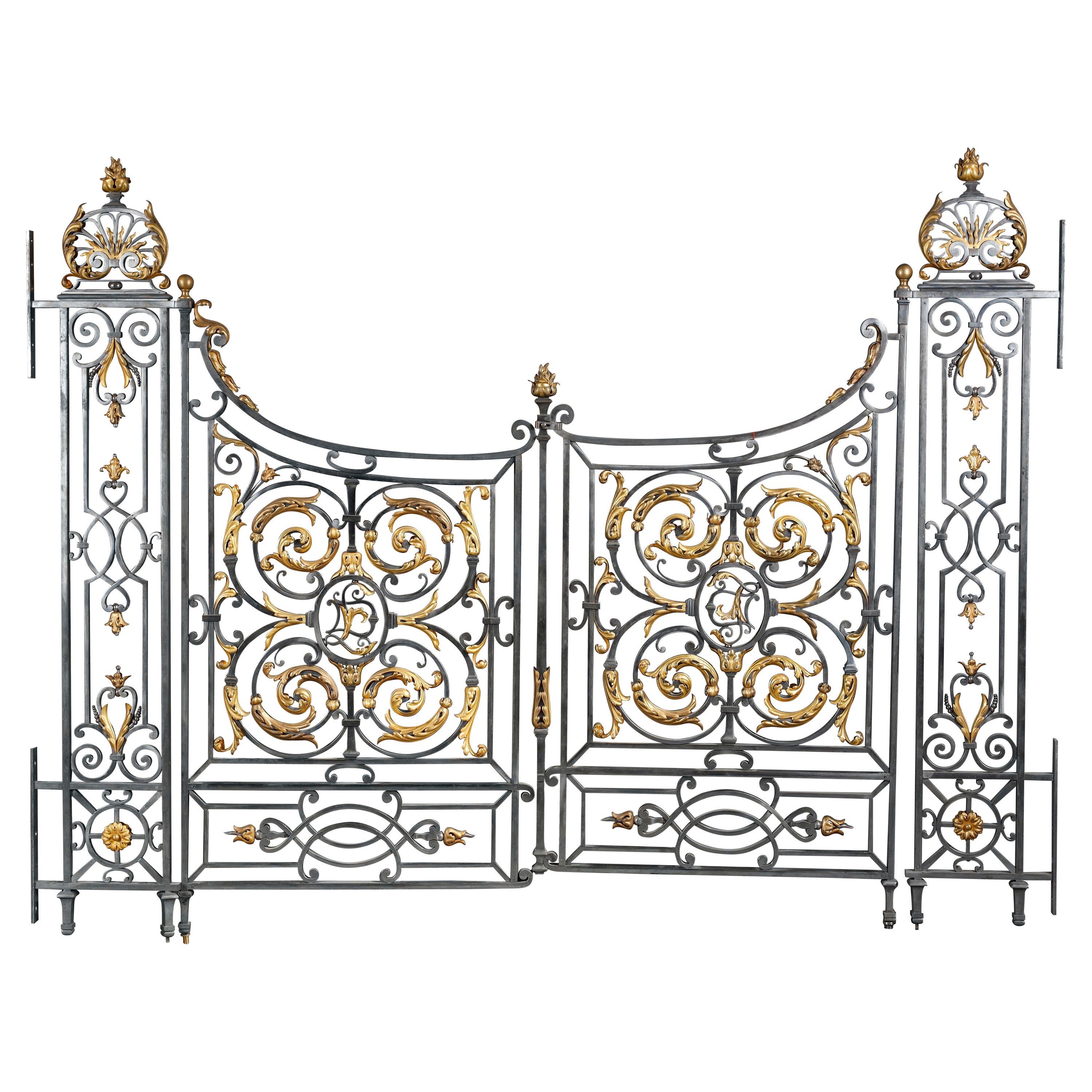 Gate en fer fin et bronze doré, attribuée à Gabriel Davioud, France, vers 1860 en vente