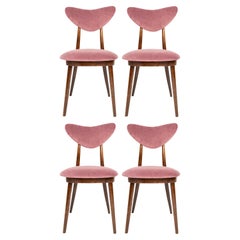 Set von vier herzförmigen Stühlen aus burgunderrotem Baumwoll-Samt aus der Mitte des Jahrhunderts, Europa, 1960er Jahre