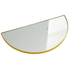 Miroir semi-circulaire minimaliste Luna avec cadre jaune, moyen