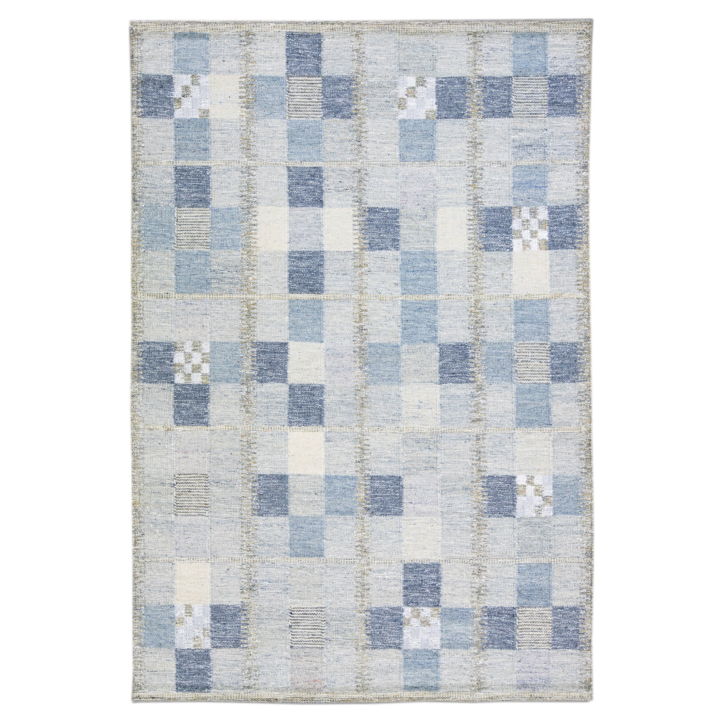 Tapis scandinave moderne bleu et gris en laine, fait à la main, de taille géométrique pour une pièce en vente