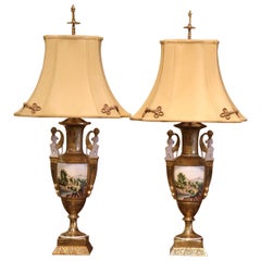 Paar französische Tischlampen im Empire-Stil aus bemaltem und vergoldetem Porzellan mit Schirmen