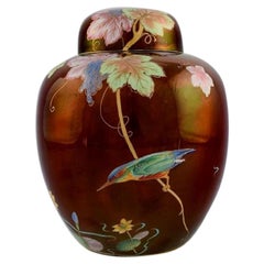 Carlton Ware, Angleterre, grand vase à couvercle en porcelaine peinte à la main