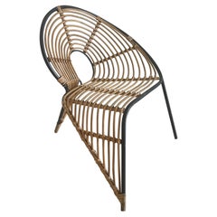 Chaise sculpturale en rotin avec cadre en métal