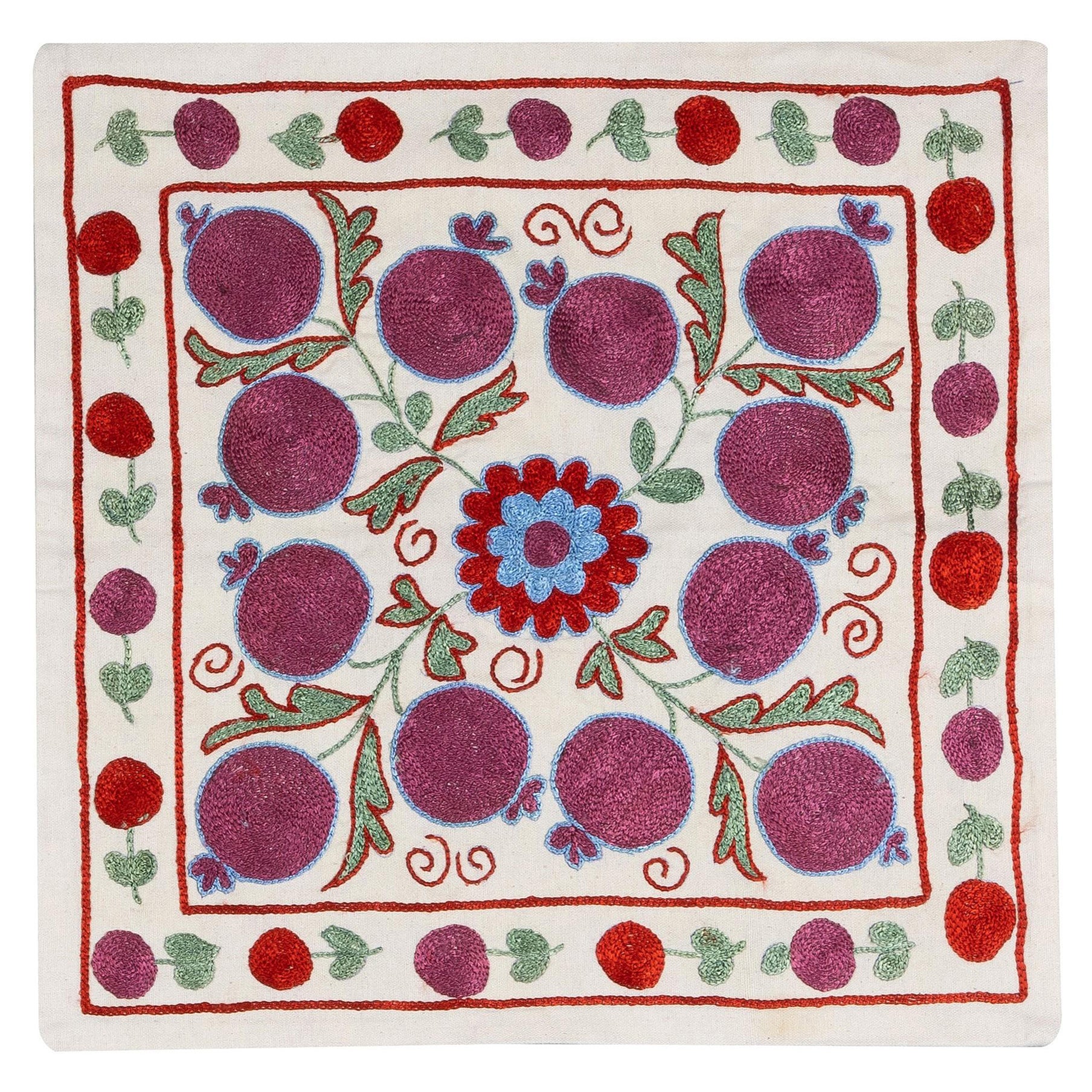 Coussin à langer Pomegranate Tree Design. Housse de coussin en soie et coton brodée à la main en vente