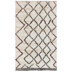 Elfenbeinfarbener Beni Ourain Marokkanischer Vintage-Teppich. Größe: 4 ft 8 in x 7 ft 8 in