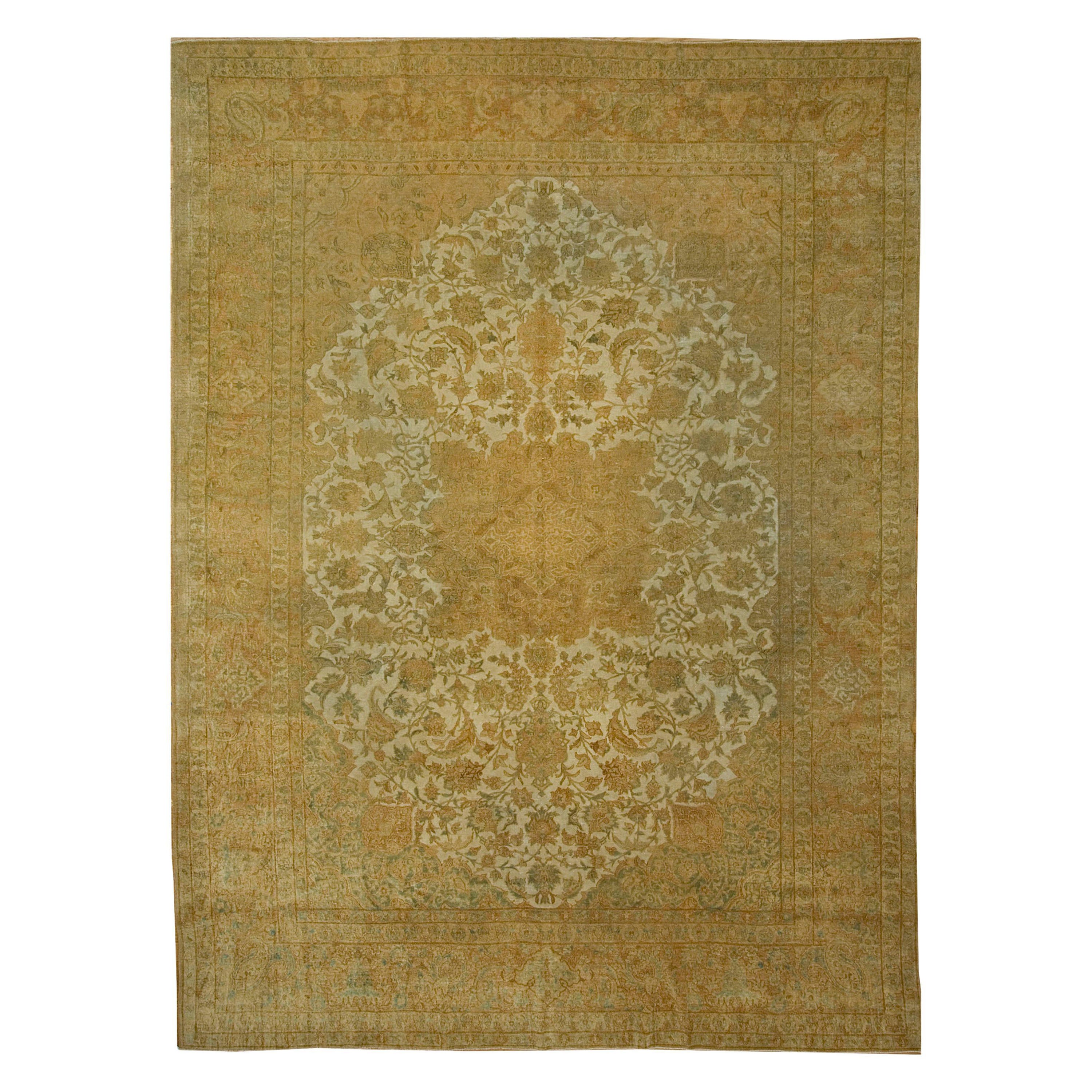 Antiker persischer Isphahan-Teppich, um 1900 im Angebot