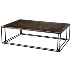 Petite table basse Binate avec cadre en acier noirci et plateau en laiton patiné