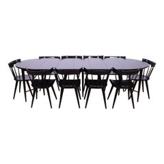 Schwarz lackierter, ausziehbarer Esstisch mit 10 Stühlen von Paul McCobb, neu lackiert