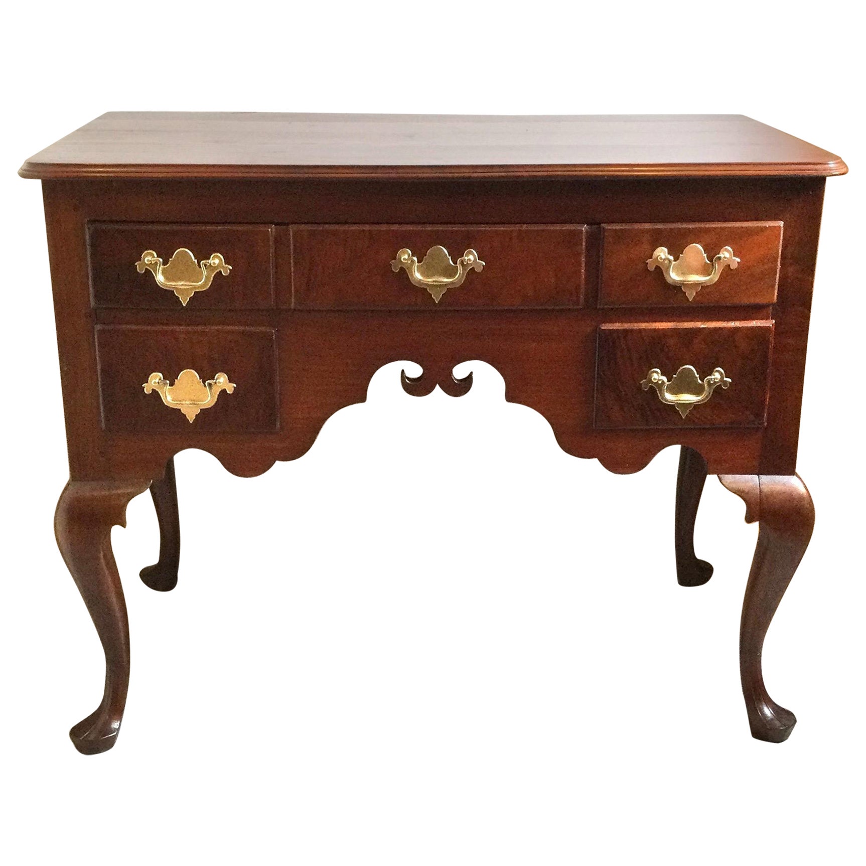 Lowboy americano in legno di noce del XVIII secolo, 1780 circa
