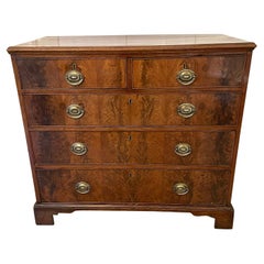 Ancienne commode en acajou de qualité George IIIl avec cinq tiroirs