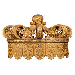Italian Throne Corona Early 18th Century Louis XIV Gilt Wood Crown Bed Canape
