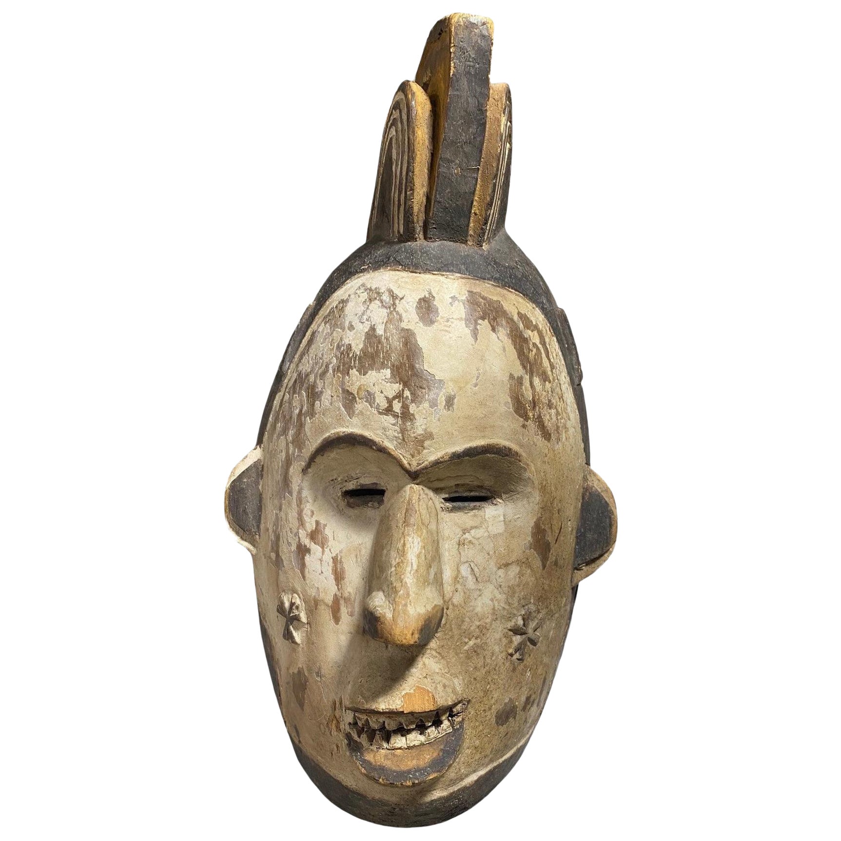 Sculpture en bois africain Nigerian Igbo sculpté d'un masque de jeune fille en forme d'esprit