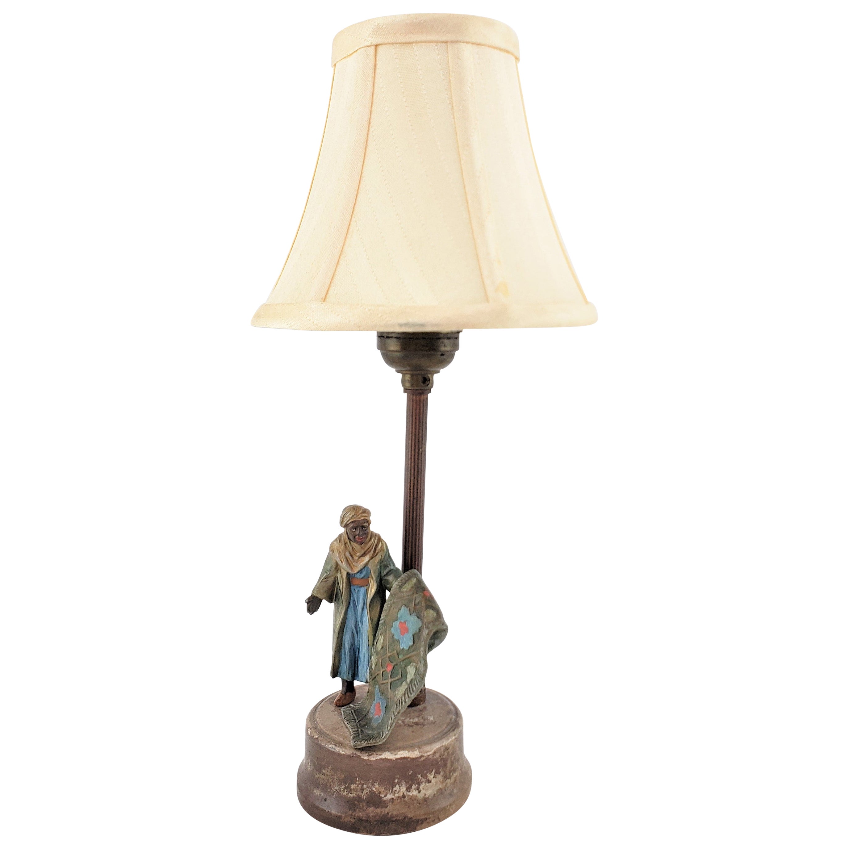 Petite lampe de bureau Art Dco ancienne en mtal moul et peint  froid avec motif arabe