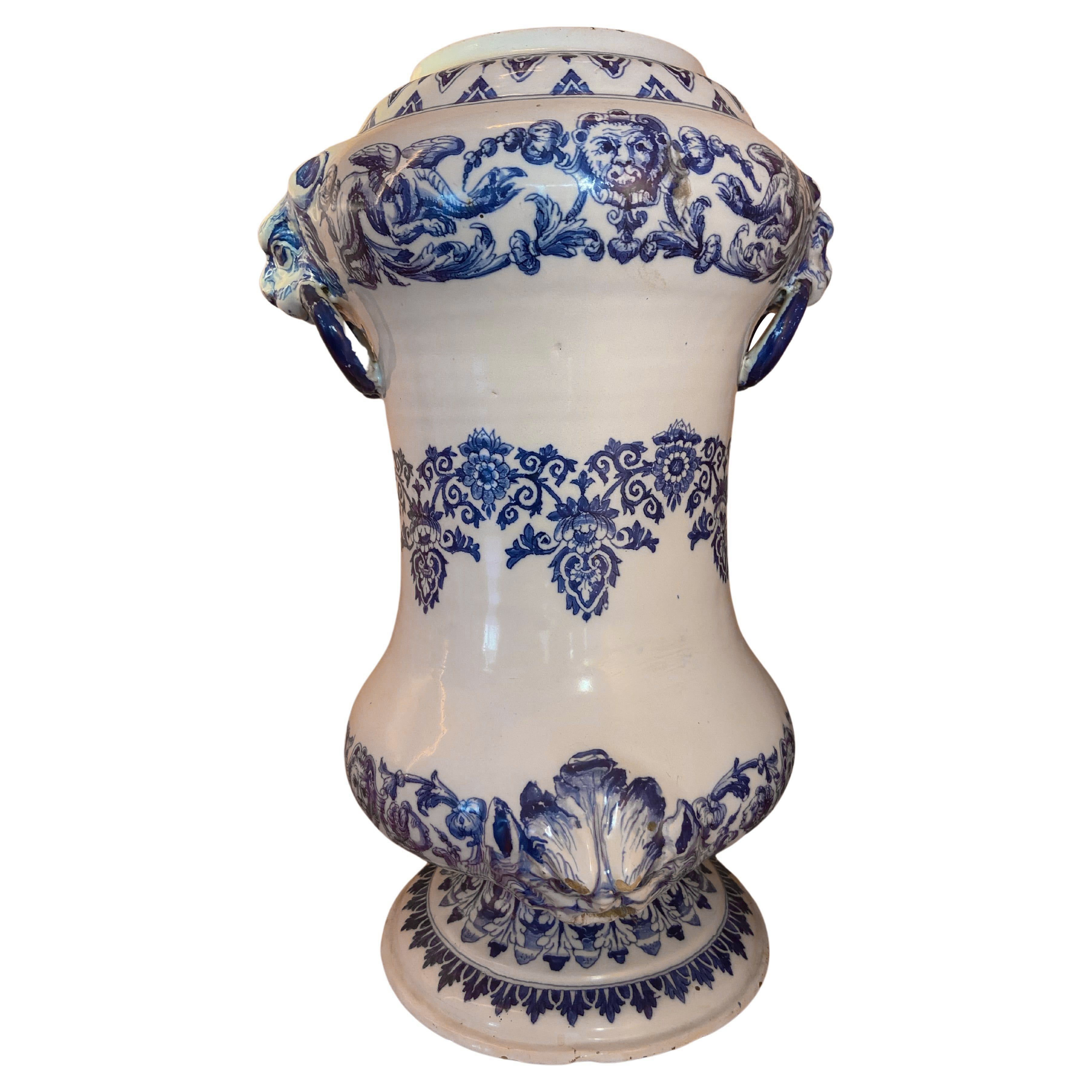 Cisterna de agua de loza azul y blanca, Rouen o Lille, obra francesa, S. XVIII