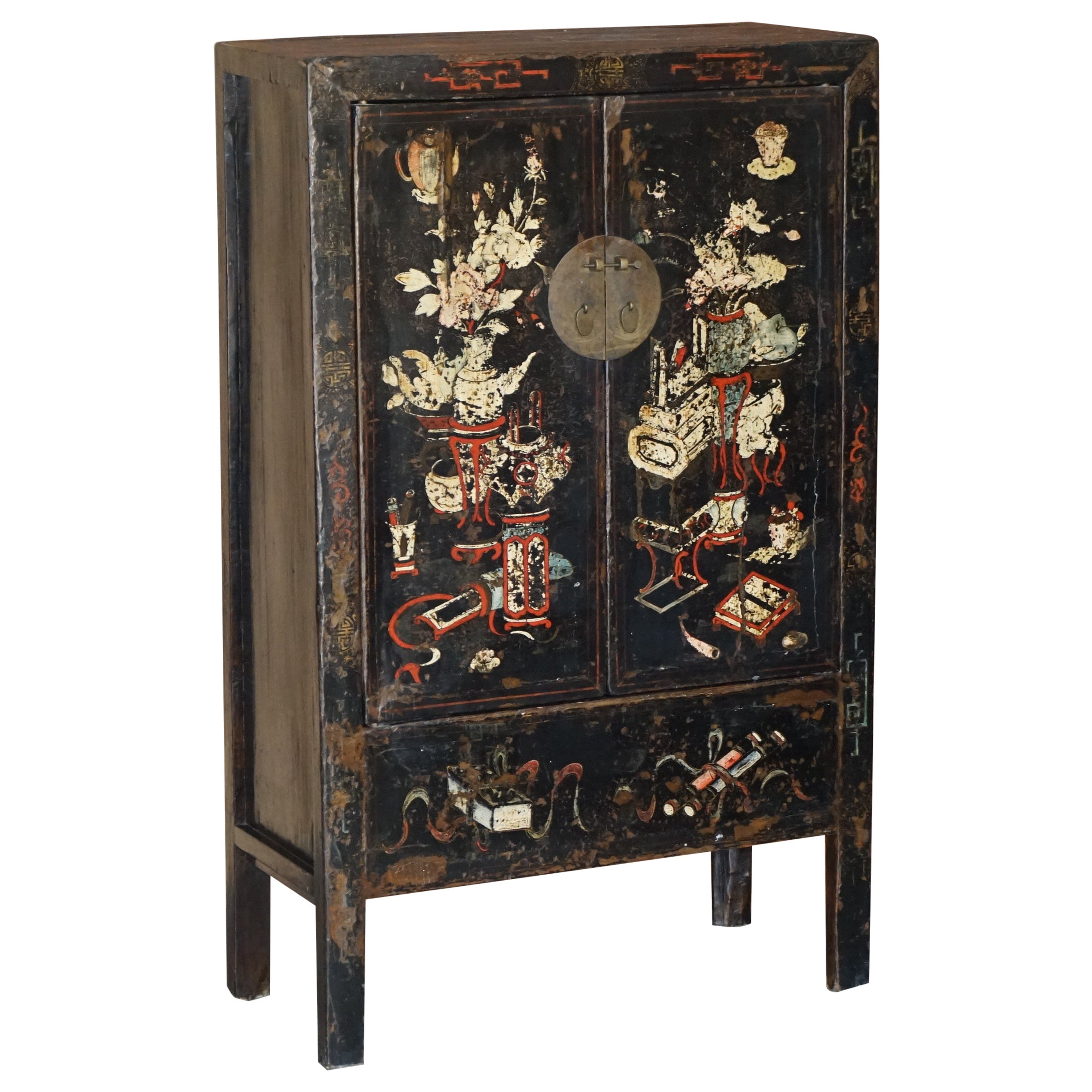 Antiquity circa 1800 Chinese Hand Painted Wedding Cabinet Housekeepers Cupboard (Cabinet de mariage chinois peint à la main)
