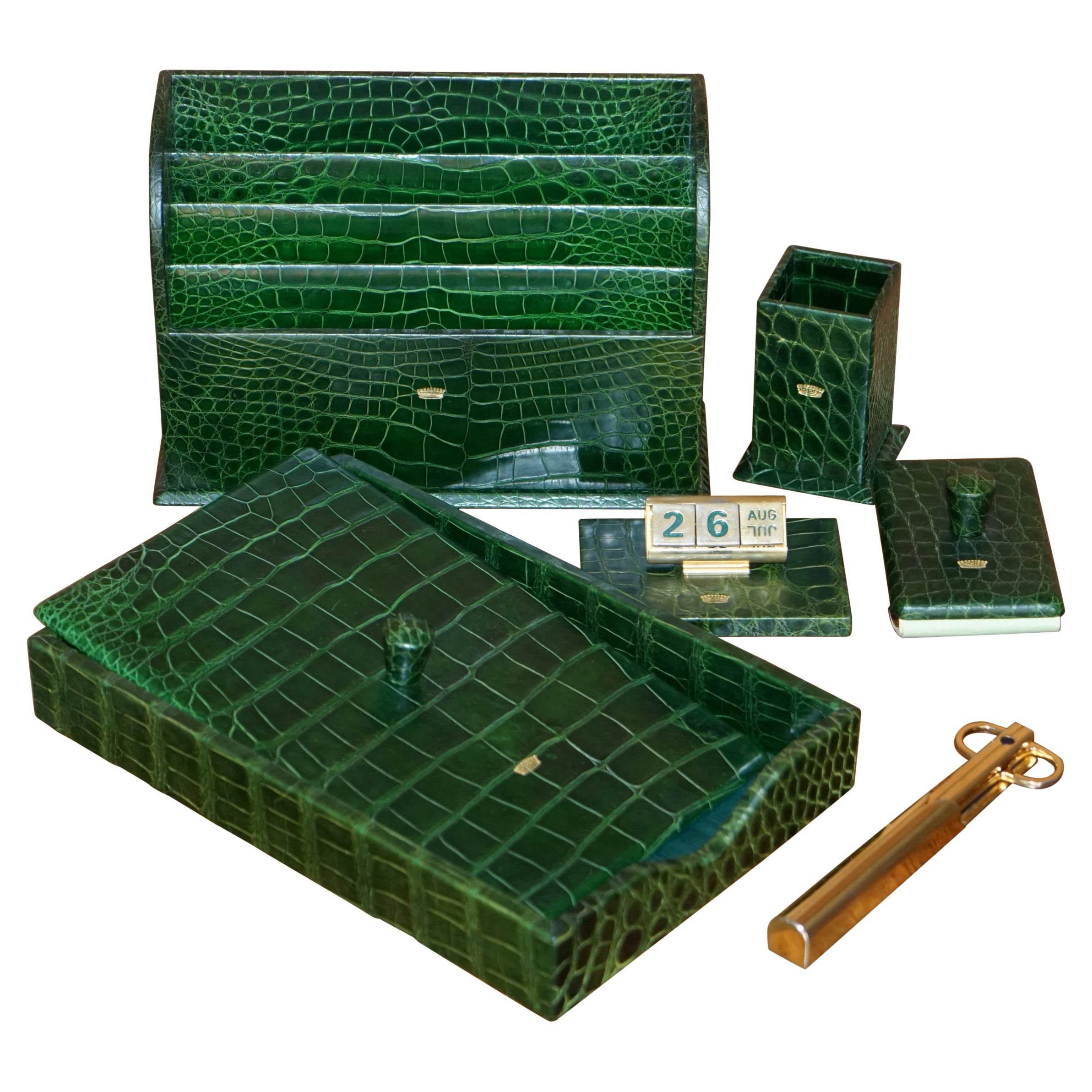 Ensemble de bureau de 7 pièces en cuir de crocodile vert et or 24 carats Asprey du Comte en vente