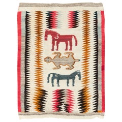 Tapis tribal Navajo à tissage plat pictural américain du milieu du 20e siècle, fait à la main