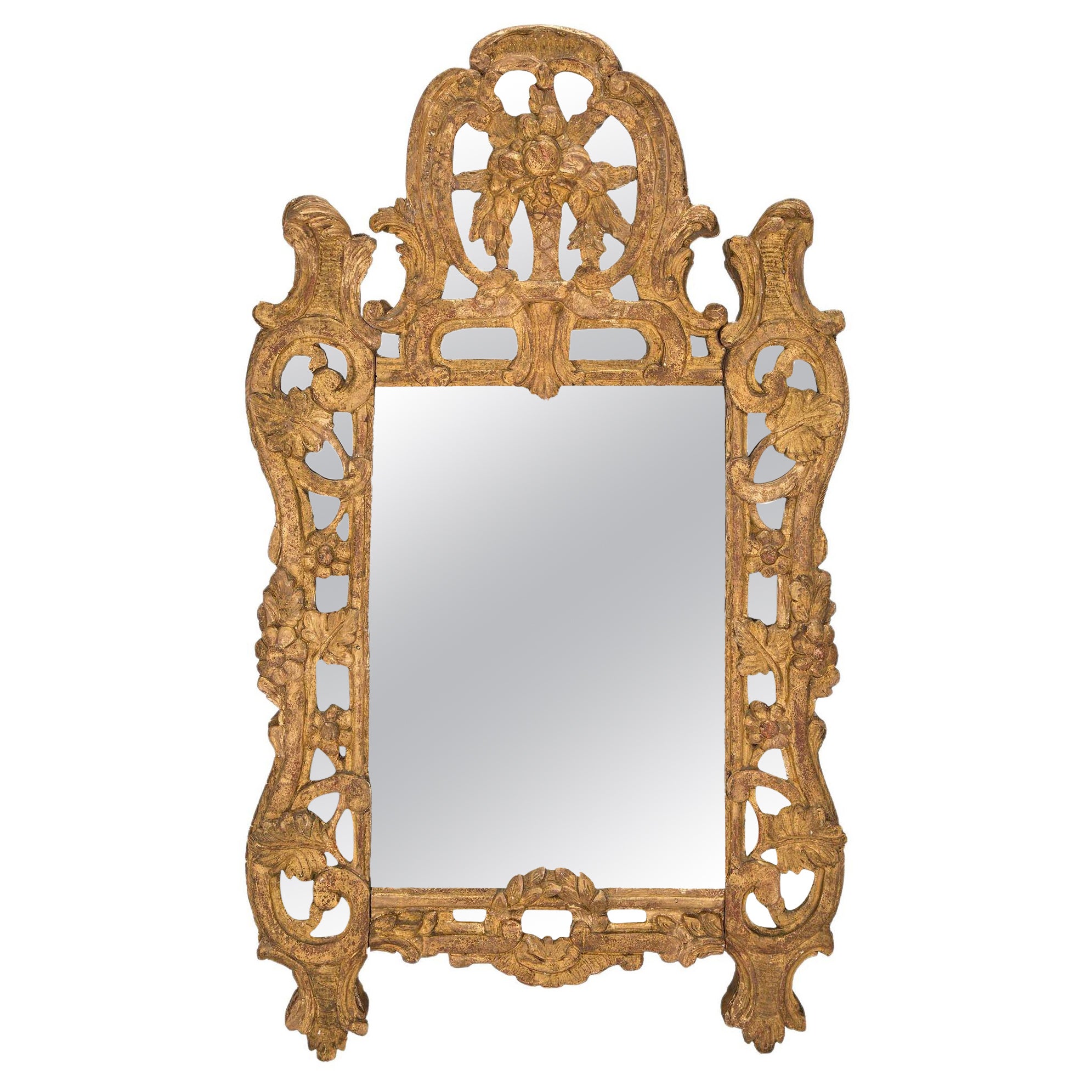 Miroir en bois doré français du XVIIIe siècle de la période de la Rgence