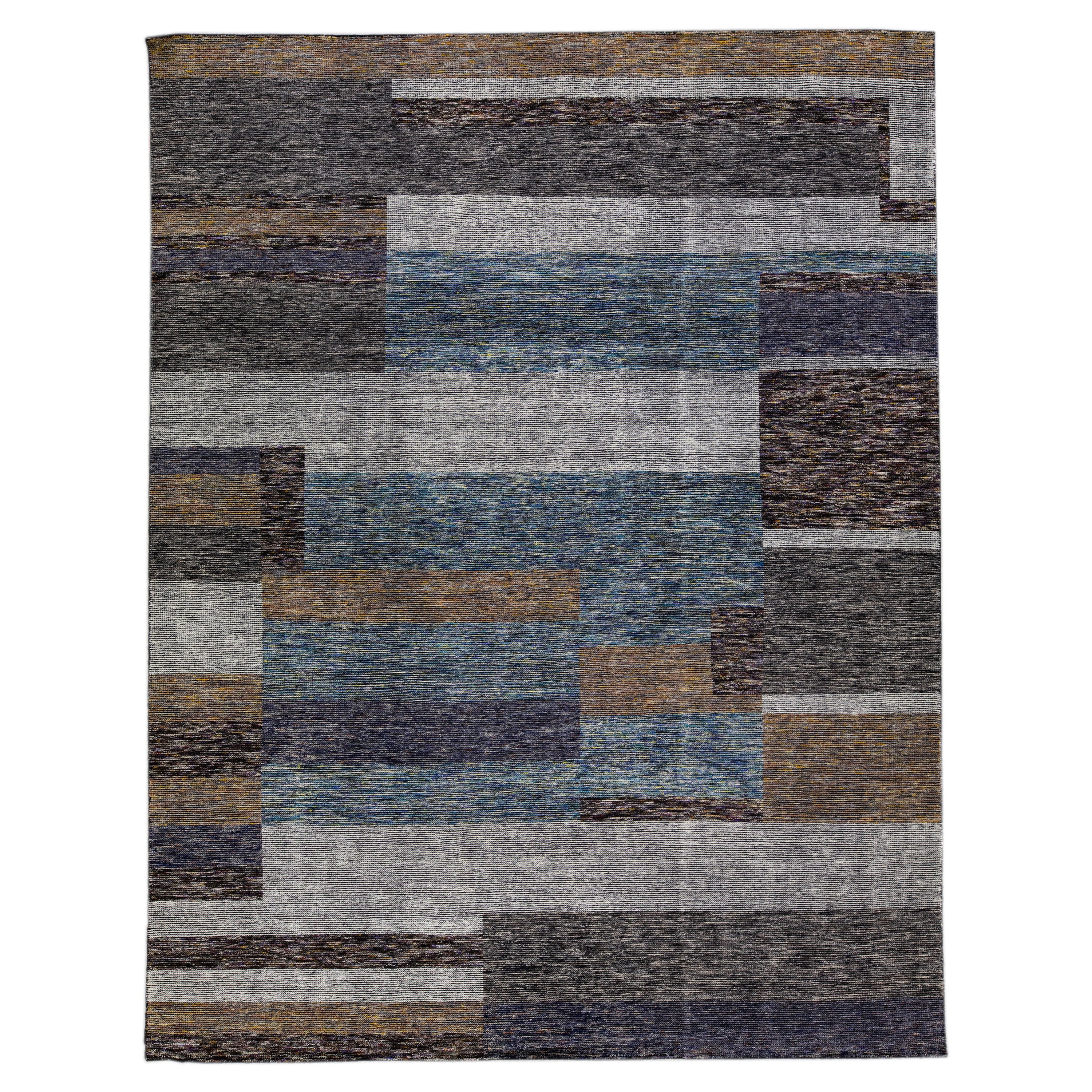 Alfombra de lana con diseño abstracto en tonos terrosos de la Colección Safi de Modern Apadana hecha a mano