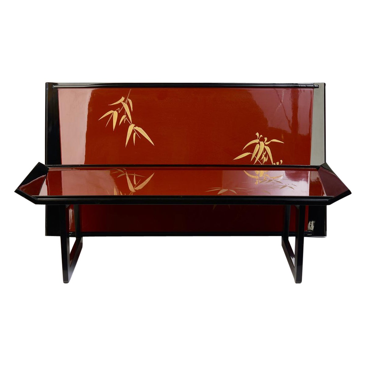 Early 20th Century, Showa, a Pair of Japanese Lacquered Trays For Sale