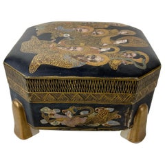 Japanische Satsuma-Schachtel mit Deckel aus dem 19. Jahrhundert, Meiji 
