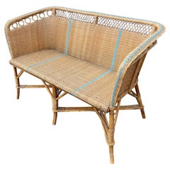 Début du 20e siècle. Settee française en osier peint et bambou pour le jardin ou le patio