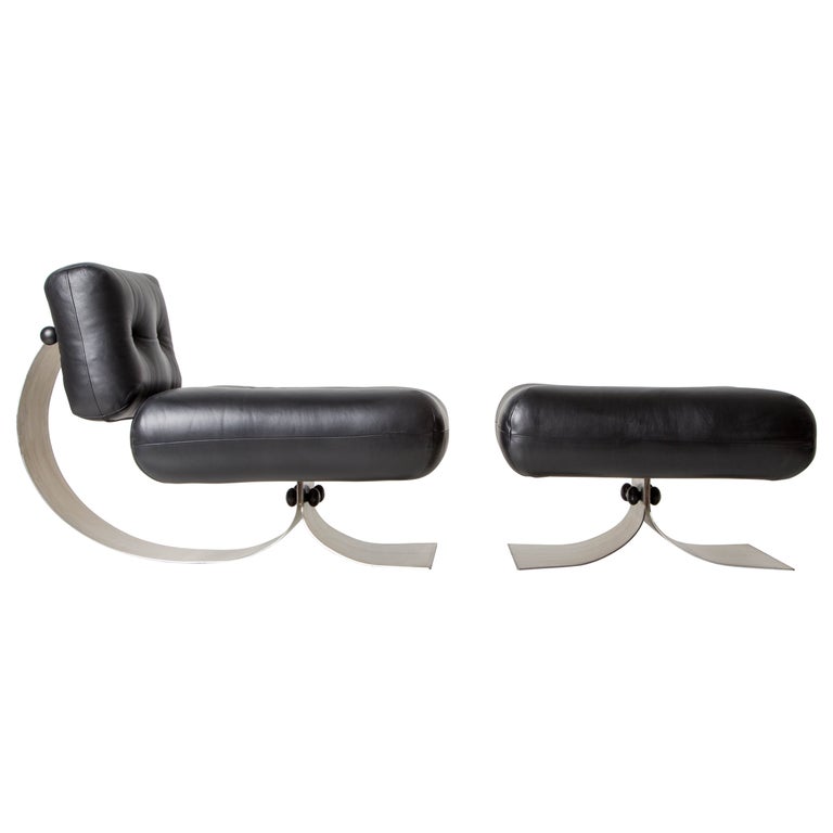 'Alta' Lounge Chair & Ottoman by Oscar Niemeyer for Mobilier Intl, 1970s, Signed For Sale