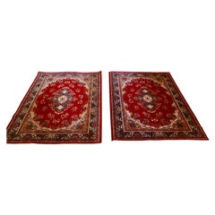 Jolie paire de tapis en laine rouge vif