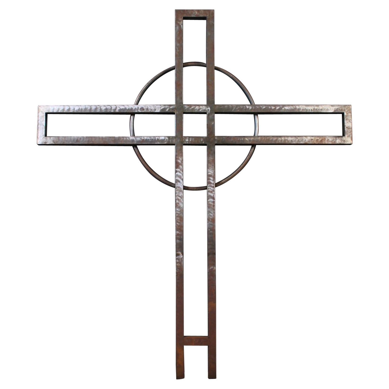 Énorme crucifix en acier