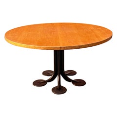 Table ronde moderne italienne en chêne et métal noir de Tobia Scarpa pour Unifor, années 1980